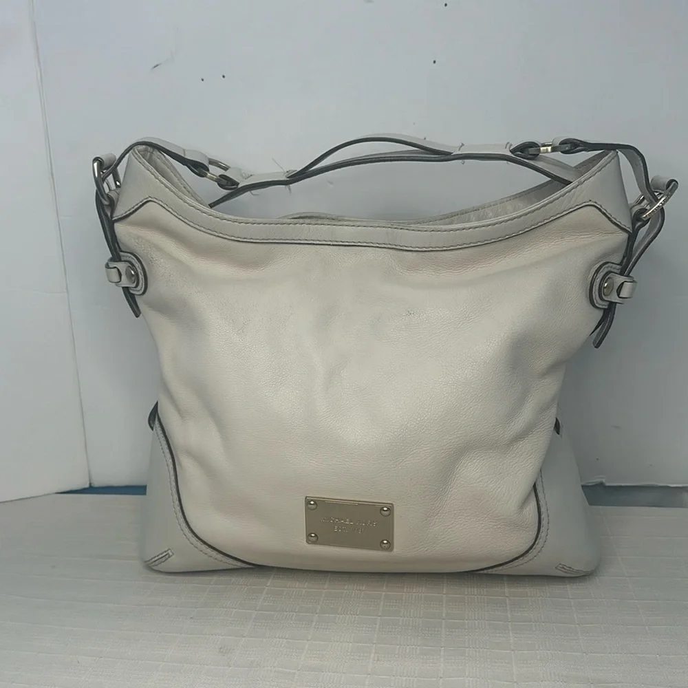 Large Michael Michael Kors  hobo in ivory pebbled leather.